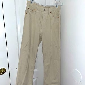 Levi’s Ribcage Straight Ankle Corduroy in Cream
